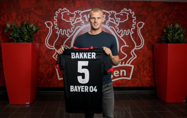 邵佳一将放弃绝大多数30岁以上老将：超10名国脚面临选择！（邵佳一或大幅弃用30岁以上老将，十余名国脚将面临去留抉择）