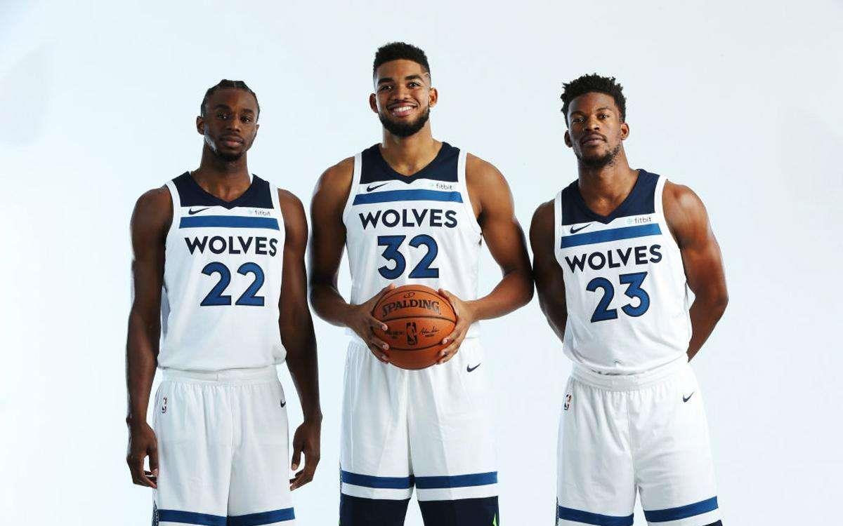 状态迷失！张宁CBA新赛季首秀6中0&罚球得到1分4犯规（手感冰凉！张宁CBA新季首秀6投尽失，罚球1分+4犯规）