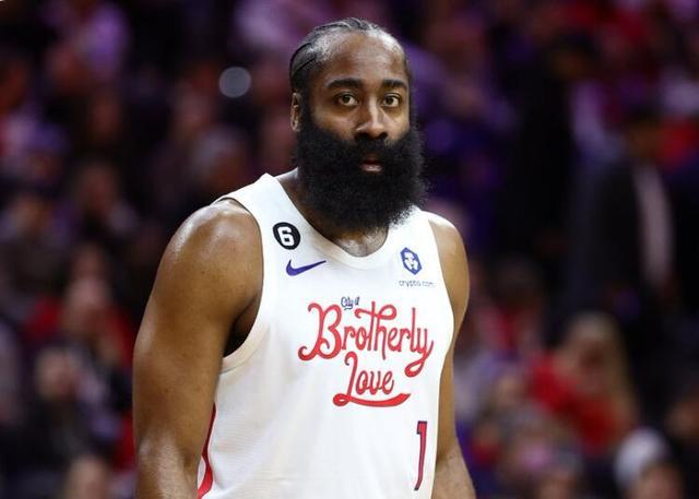 尤文官方：弗拉霍维奇成功接受了左内收肌腱撕脱修复手术（尤文官宣：弗拉霍维奇左内收肌腱撕脱修复手术顺利完成）