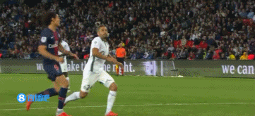 巴萨官方：欧冠对法鹰将检查穿客队球衣者身份，排除非法购票