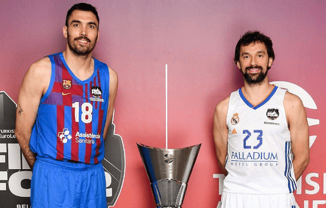 梅西雕像揭幕仪式上，梅西与宝莱坞影星沙鲁克-汗合影（梅西雕像揭幕现场，梅西与宝莱坞巨星沙鲁克·汗同框合影）