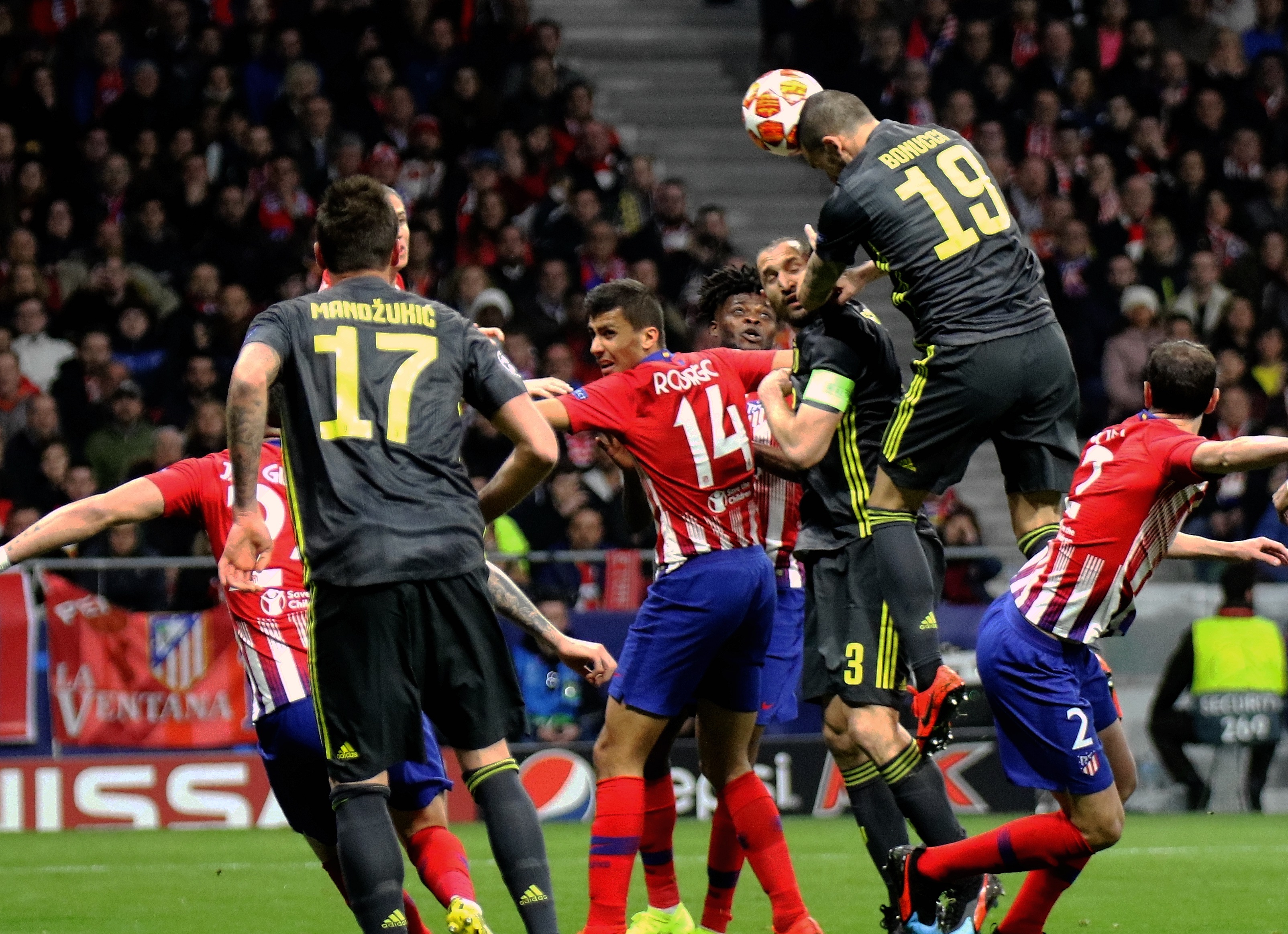 全市场：意甲多家俱乐部有意齐尔克泽，曼联尚未批准其离队（全市场：意甲多队追逐齐尔克泽，曼联暂未同意放行）