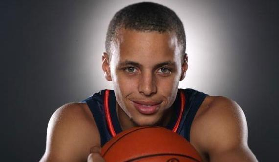 自吉鲁以来，姆巴佩是首位欧冠上演大四喜的法国球员（姆巴佩成为继吉鲁之后首位在欧冠上演大四喜的法国球员）